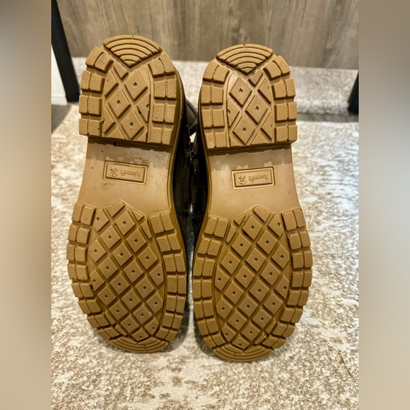 Kamik women’s snow boots size 7. Waterproof leather outer, 3M thinsulate inner. - Picture 2 of 7